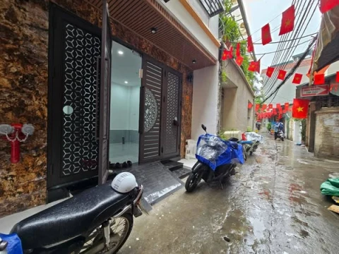 TRẦN CUNG 52M² 6 TẦNG MT 4.2 GIÁ 16,5T TRẦN CUNG 52M² 6 TẦNG MT 4.2 GIÁ 16,5T