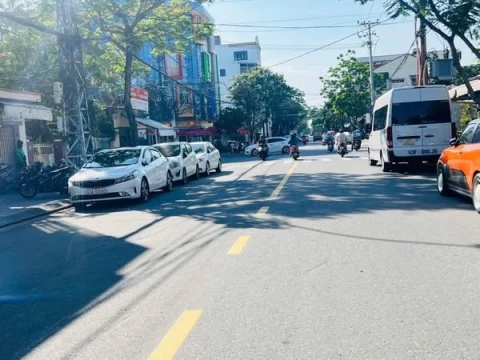 Sơn Trà - Bán lô đất 2 mặt tiền đường Nguyễn Công Trứ - Diện tích 130m2 - Chỉ 1x tỷ.