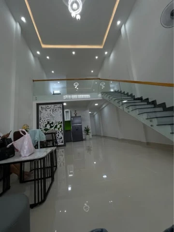 * Nhà 2 tầng , full nội thất y hình , sách vali vào ở ngay.