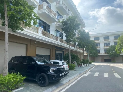 Bán Nhà Kinh Doanh Cực tốt