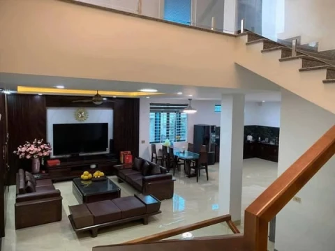 BÁN 304M2 ĐẤT TẶNG NHÀ MỚI XÂY 2 NĂM MẶT PHỐ QUANG TRUNG