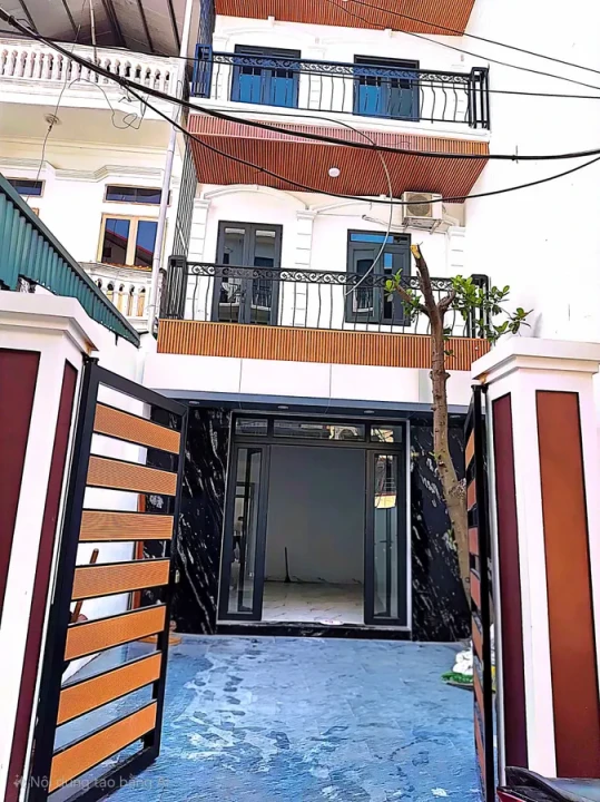 NHÀ MỚI - ĐỆP Phố Chu Huy Mân 105m2 X 4 tầng 12.3 tỷ Long Biên Hà Nội.