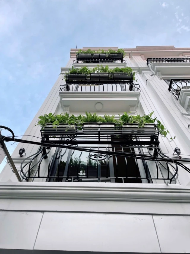 BÁN NHÀ MỚI- ĐẸP TRUNG TÂM Phố Thạch Bàn-Long Biên 40m2 X 5 Tầng 8.3 tỷ.