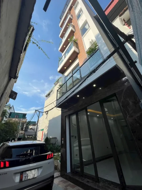 NHÀ ĐẸP Ô TÔ VAÒ  NHÀ Phố Nguyễn Văn Linh 43m2 X 7 Tầng mặt tiền 4.2m, 9.35 tỷ Long Biên.