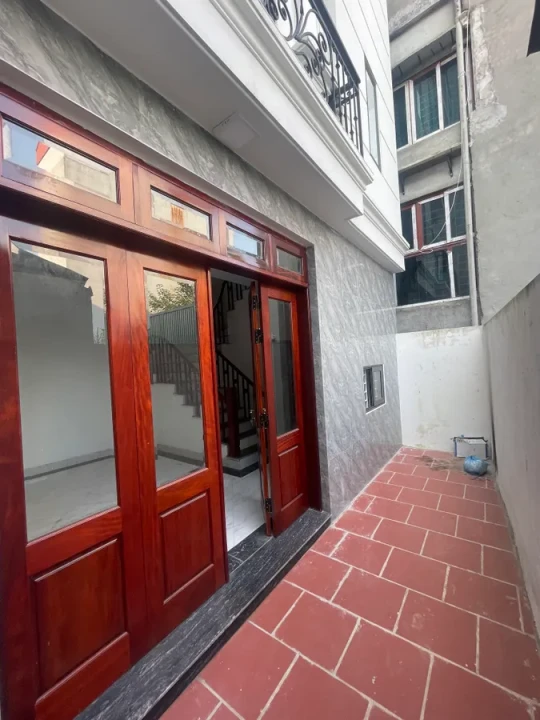 NHÀ MỚI ĐẸP Ở LUÔN  Nguyễn Văn Linh 32m2 X 5 tầng 5.5 tỷ Long Biên Hà Nội.