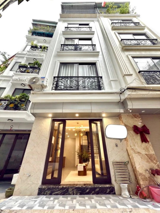 BÁN NHÀ MỚI- ĐẸP FULL NỘI THẤT - Ô TÔ ĐỖ CỬA Ngọc Thụy 32m2 X 5 Tầng 9.5 tỷ Long Biên Hà Nội.