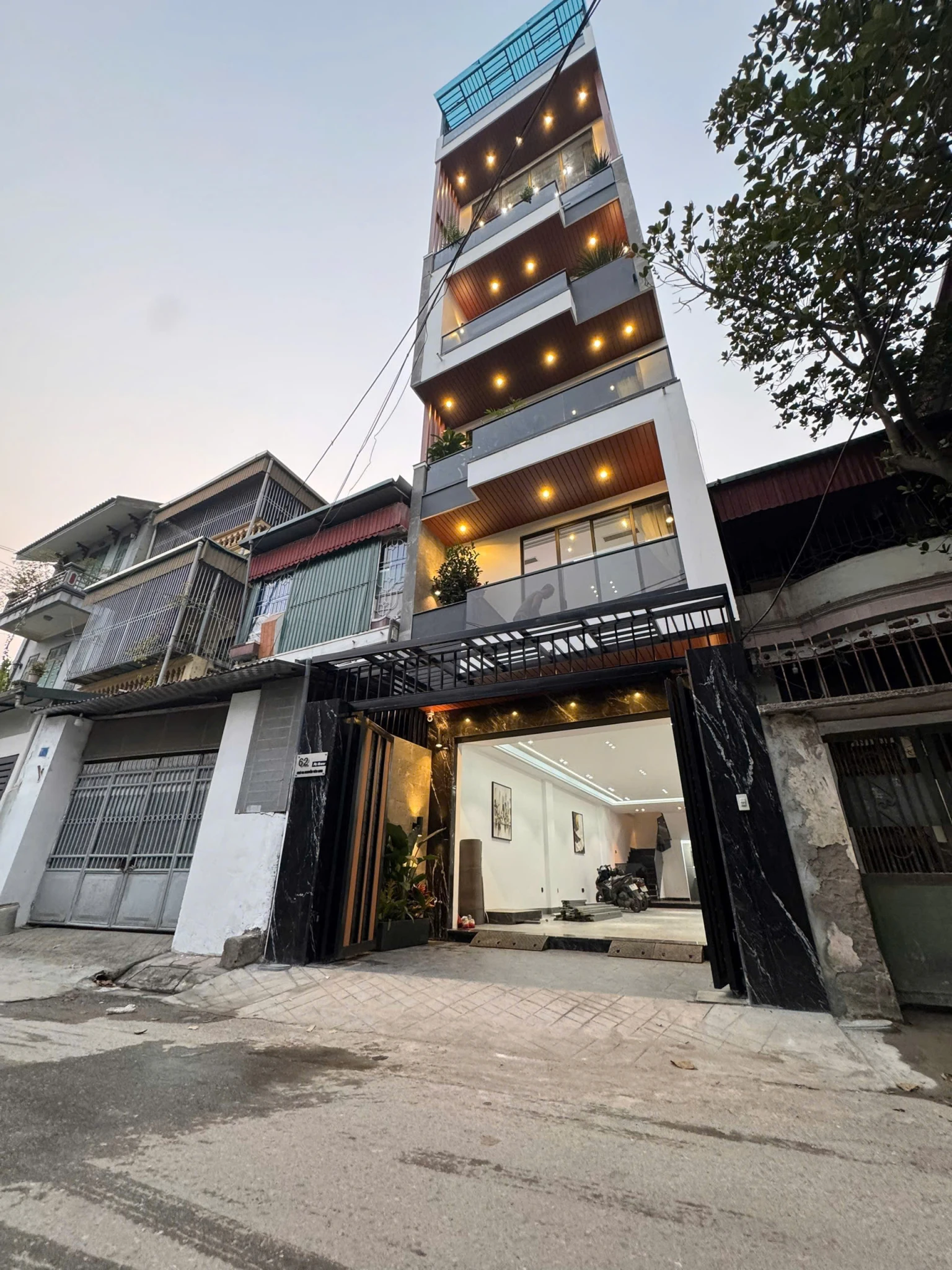 SIÊU PHẨM MẶT PHỐ 7 TẦNG Nguyễn Văn Linh  Nguyễn Văn Linh 86/90m2 X 26.9 tỷ Long Biên