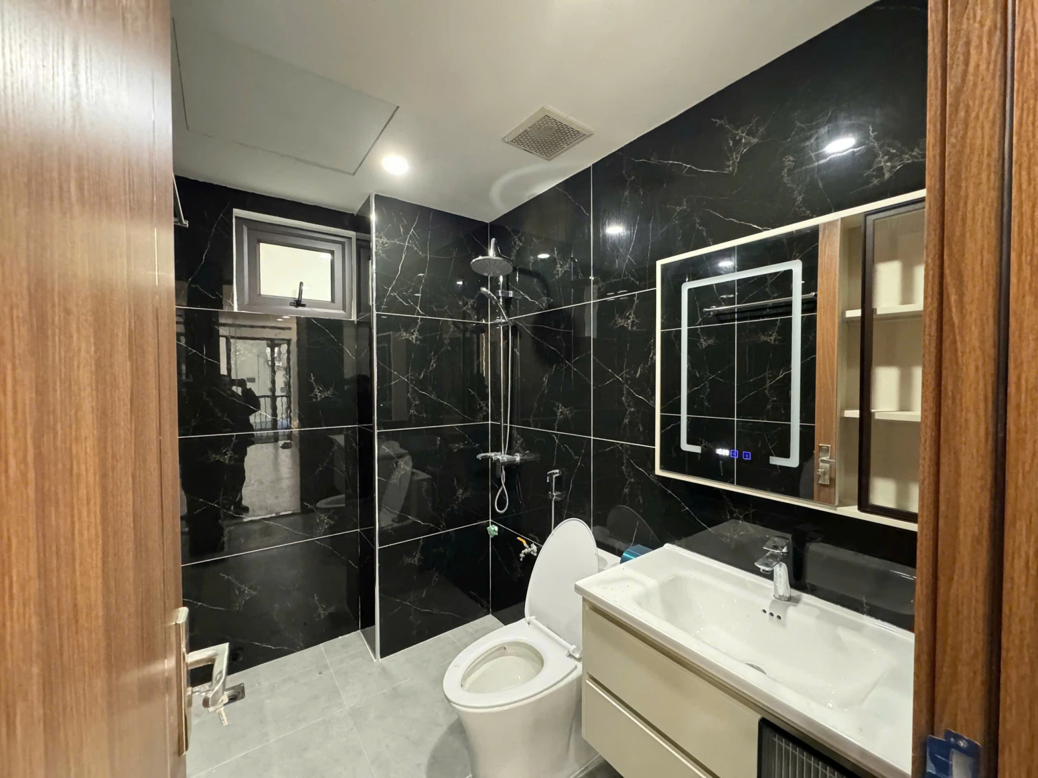 BÁN NHÀ MỚI Ô TÔ ĐỖ CỬA Phúc Lợi 39m2 X 5 Tầng X 8.6 tỷ Long Biên- Hà Nội.