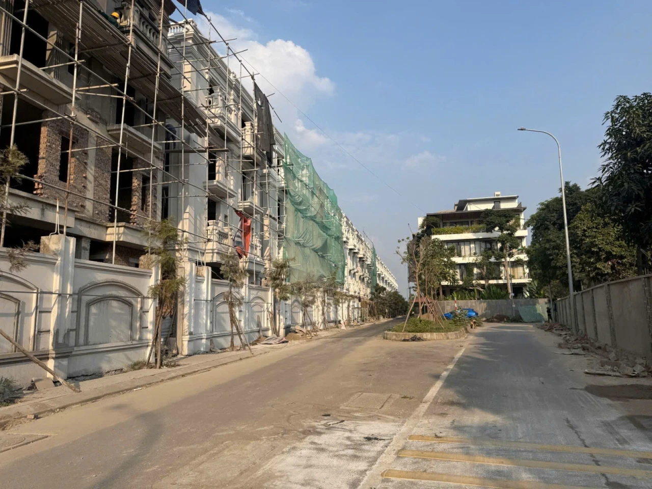 CẦN BÁN 136M2 ĐẤT TƯ ĐÌNH-LONG BIÊN MẶT NGÕ Ô TÔ -KINH DOANH  X 20.8 TỶ.