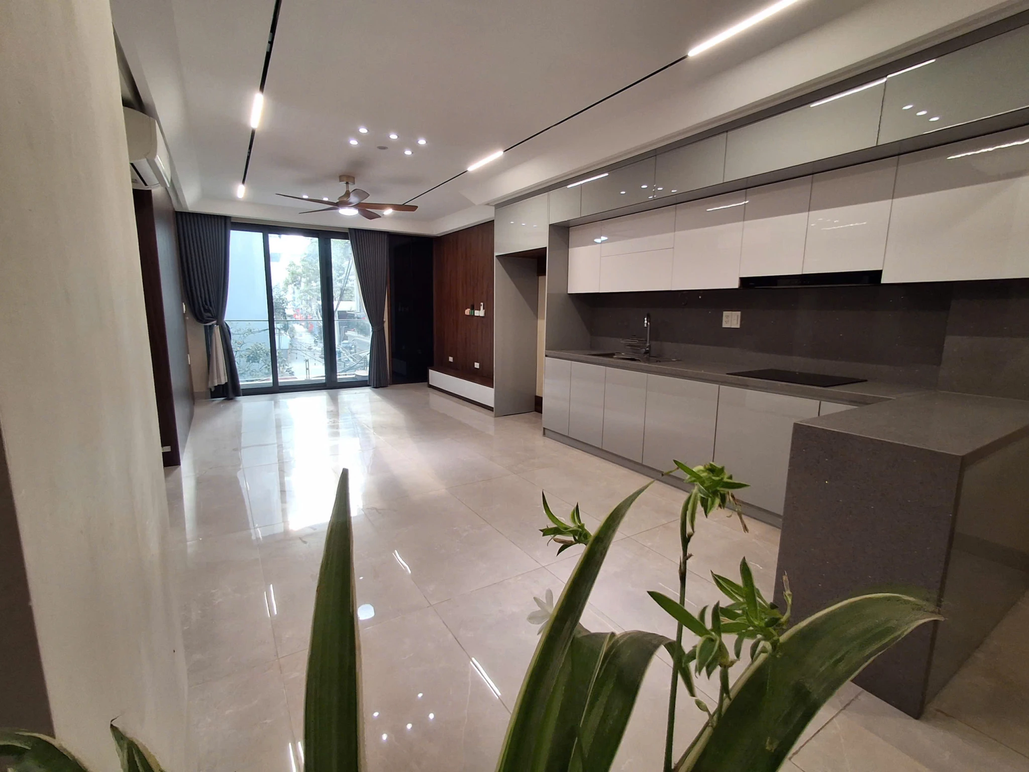 NHÀ MỚI- Ô TÔ VÀO NHÀ -FULL NỘI THẤT 6 TẦNG 50m2 Phố Hồng Tiến-Long Biên 15.5 tỷ.