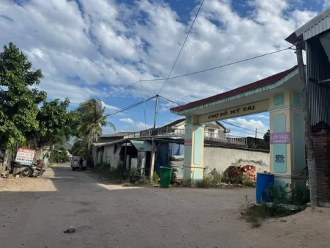 Chính chủ cần bán gấp lô đất 3 mặt tiền đường Pê Tông. Chợ Đỗ chạy vô 200m