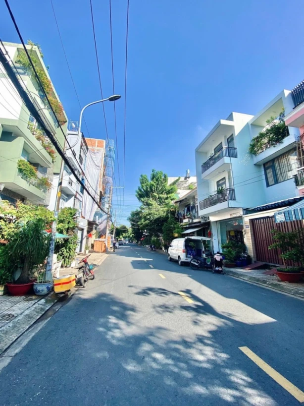 Bán nhà lô góc 2 mặt tiền Lê Niệm-ngang 6m-kinh doanh tấp nập-giá tốt