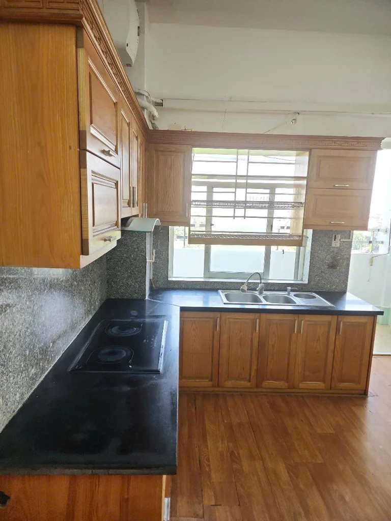 Bán chung cư Việt Hưng-Long Biên-75m 2n2wc tầng trung-sổ đỏ sẵn sàng-giá bán 3.7 tỷ (thương lượng)