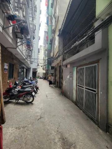 CHỈ HƠN 5 TỶ - BÁN ĐẤT TẶNG NHÀ – NGÕ THÔNG CÁC NGẢ - KHU VỰC NHU CẦU THUÊ CAO - Ở HAY CHO THUÊ ĐỀU OK