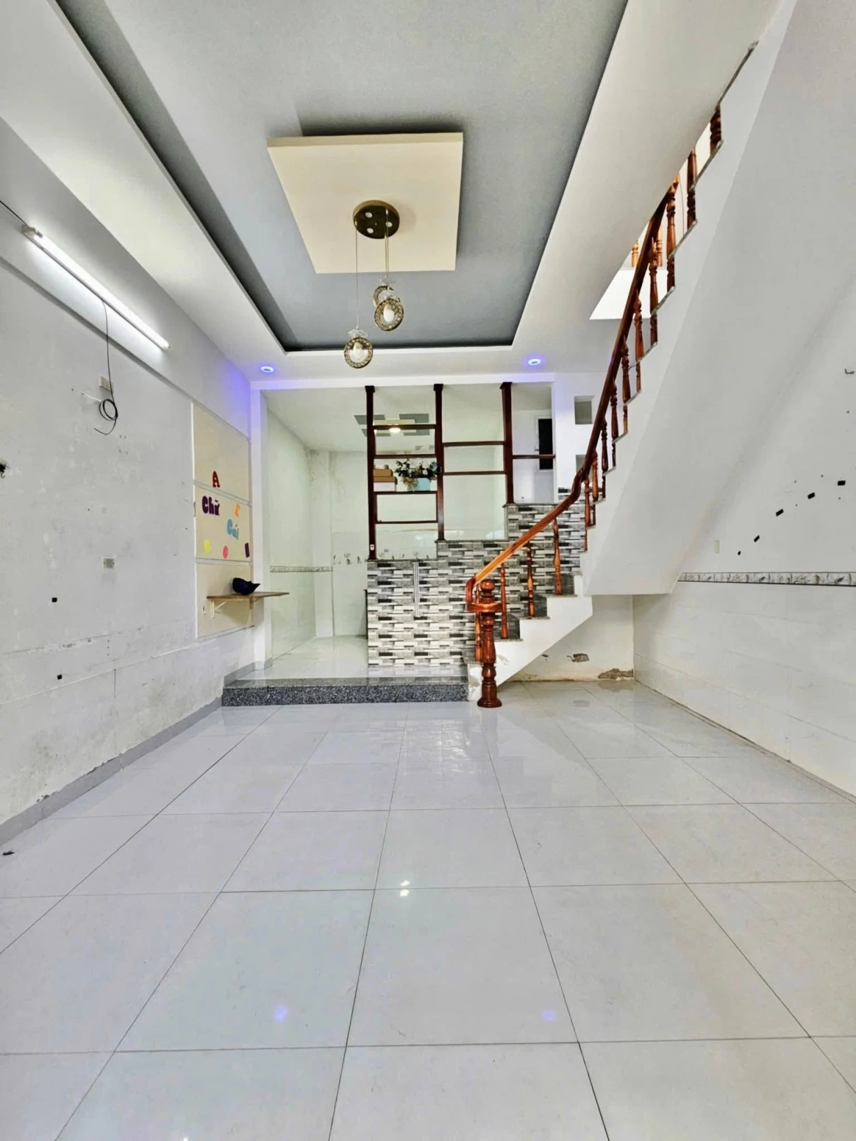 Chỉ 2 tỷ 4xx SỞ HỮU nhà 2 tầng NGUYỄN THÁI HỌC ngay NHÀ THUỐC KHÁNH DUY.