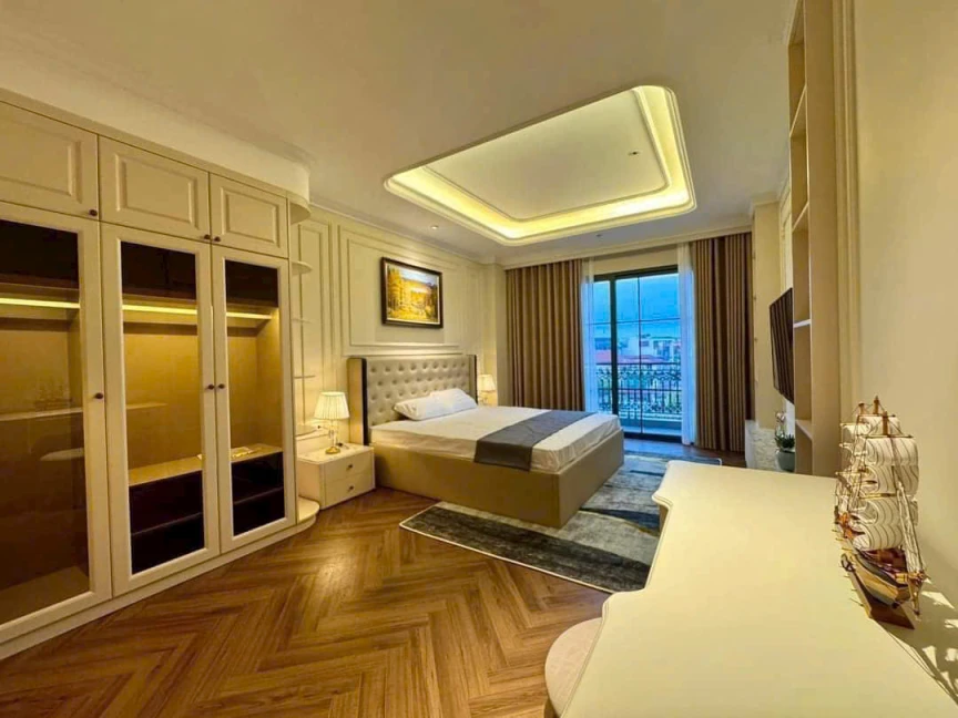 Siêu Vip!Mặt phố Ái Mộ,65M,7 tầng thang máy,vỉa hè,4 làn ô tô tránh,KD đỉnh.Hơn 30 tỷ