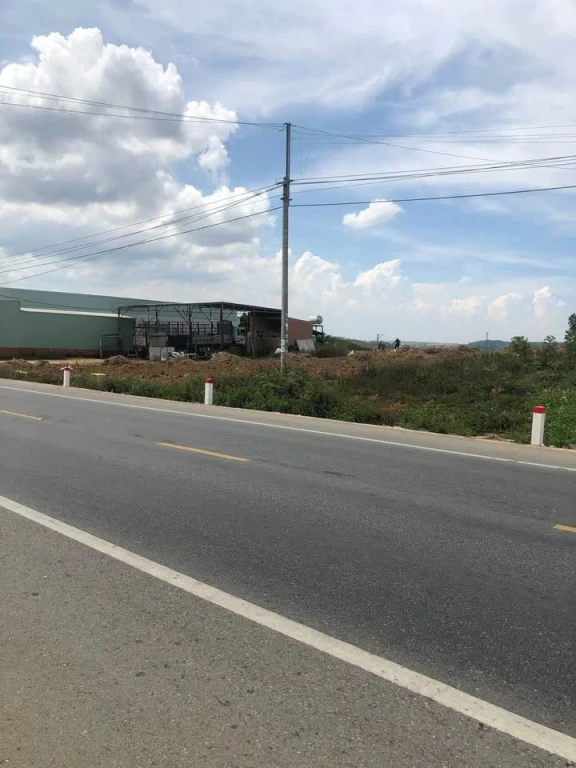 CẦN BÁN LÔ ĐẤT MẶT TIỀN QL19 ĐOẠN ĐĂK PƠ TRÊN DỐC OCNOC QUA NHÀ MÁY GẠCH MỘT CHÚT