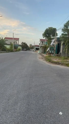 Lô 8x25 = 200m2 ,cách chợ, trường học 100m.