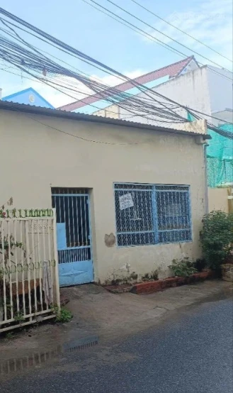 Bán nhà mặt phố Trần Hưng Đạo kinh doanh rất tốt, giá bán nhanh 70 tỷ, 471 m2 full thổ cư.