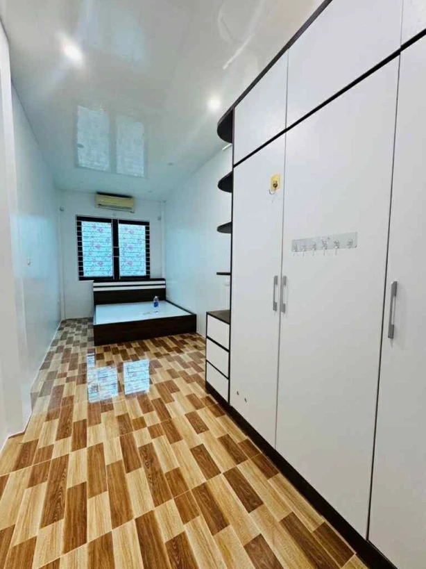 BA ĐÌNH - MẶT NGÕ THÔNG THOÁNG - 3 GÁC TRÁNH - DT 28M - 5 TẦNG NHỈNH 6TỶ