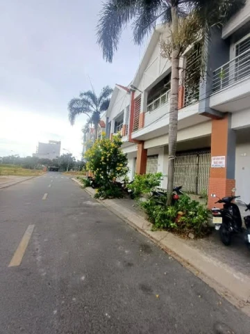 NHÀ SHR. CHỈ 3T4. MTKD Đ.10M. 75M2 (6X12.5). 2TẦNG. HOAN CONG ĐẦY ĐỦ. LONG HẬU