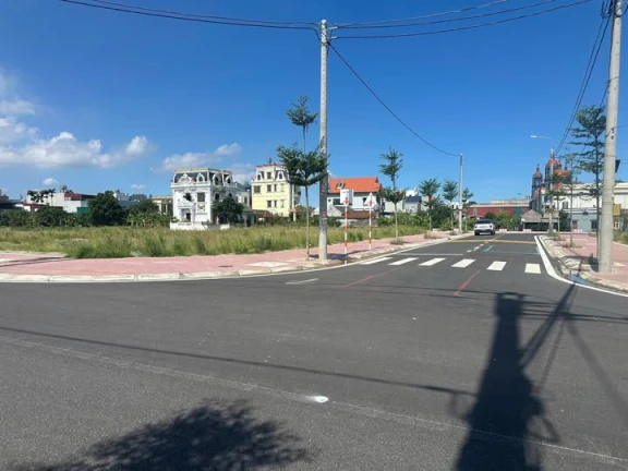 GĐ cần bán gấp mảnh đất gần nhà diện tích 117m2, vị trí dân cư đông đúc, gần trường học, sau công nhân ở KCN