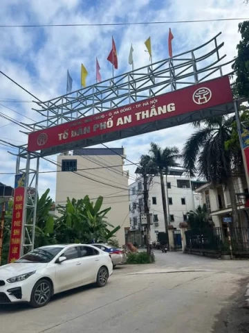 Chính chủ cần bán 50m2 tại An Thắng , Biên Giang. Trục ô tô thông, giao thông thuận tiện, cách QL6 chỉ 300m. Cách bến xe yên nghĩa chỉ 3,5km.