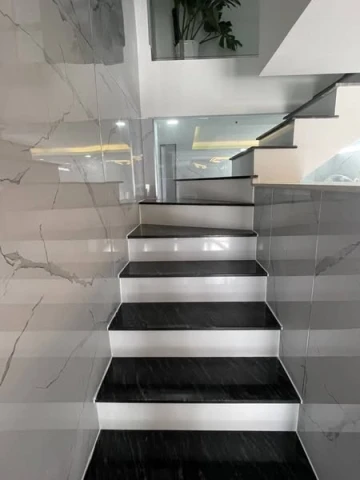 NHÀ MỚI Ở NGAY – HẺM SẠCH SẼ – AN NINH – GẦN MẶT TIỀN