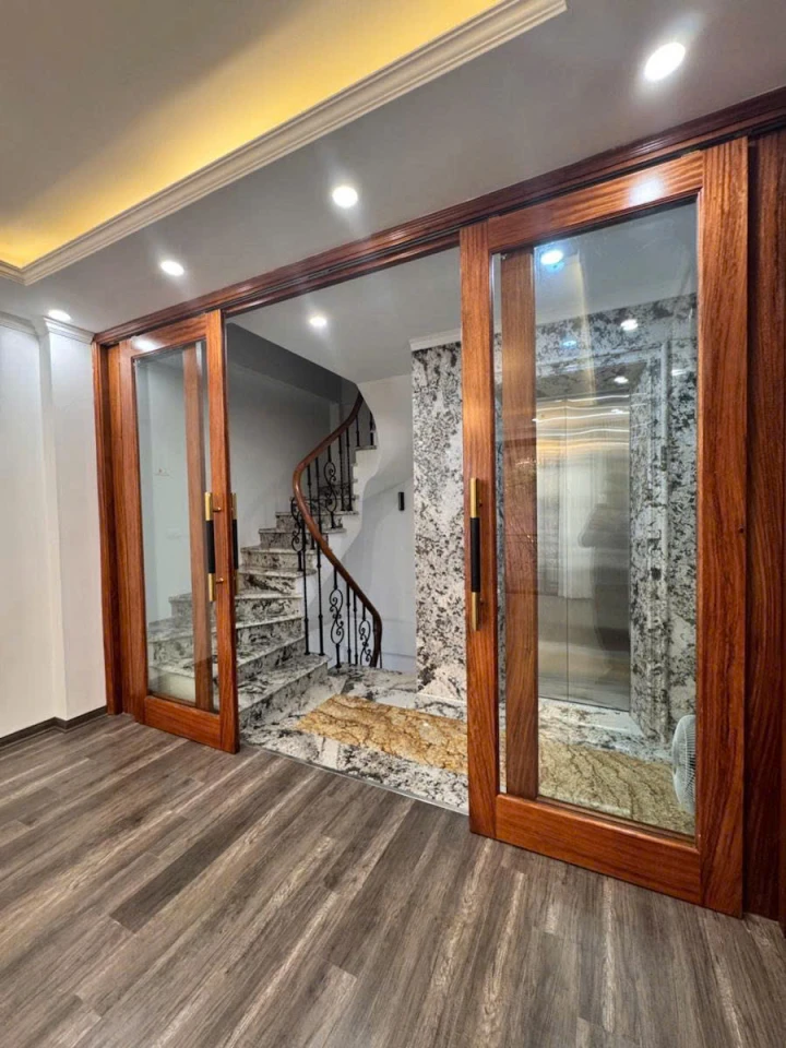 BÁN NHÀ RẤT GẦN TÂY HỒ - NHÀ MỚI TINH - THANG MÁY - PHÂN LÔ - KINH DOANH - Ô TÔ 7C- NGÕ THÔNG - CÁCH MẶT PHÓ THỤY KHUÊ 2 NHÀ