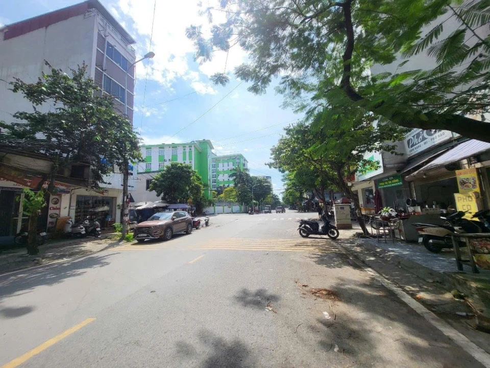 CẦN BÁN GẤP LÔ PHÚ DIỄN MẶT ĐƯỜNG TÒA VĂN PHÒNG 8 TẦNG THANG MÁY CÓ HẦM  VỈA HÈ OTO - NHÀ XÂY CỰC KÌ TÂM HUYẾT