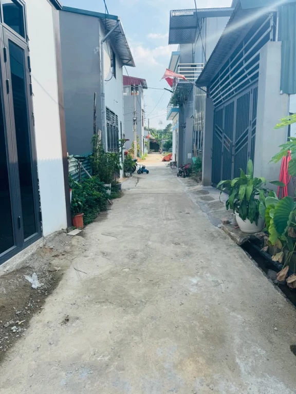 bán ô đất hai mặt tiền hướng nam đường bê tông rộng ô tô đỗ