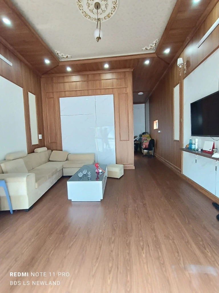 Bán đất tặng nhà cấp 4 đẹp. Mặt đường Hùng Vương