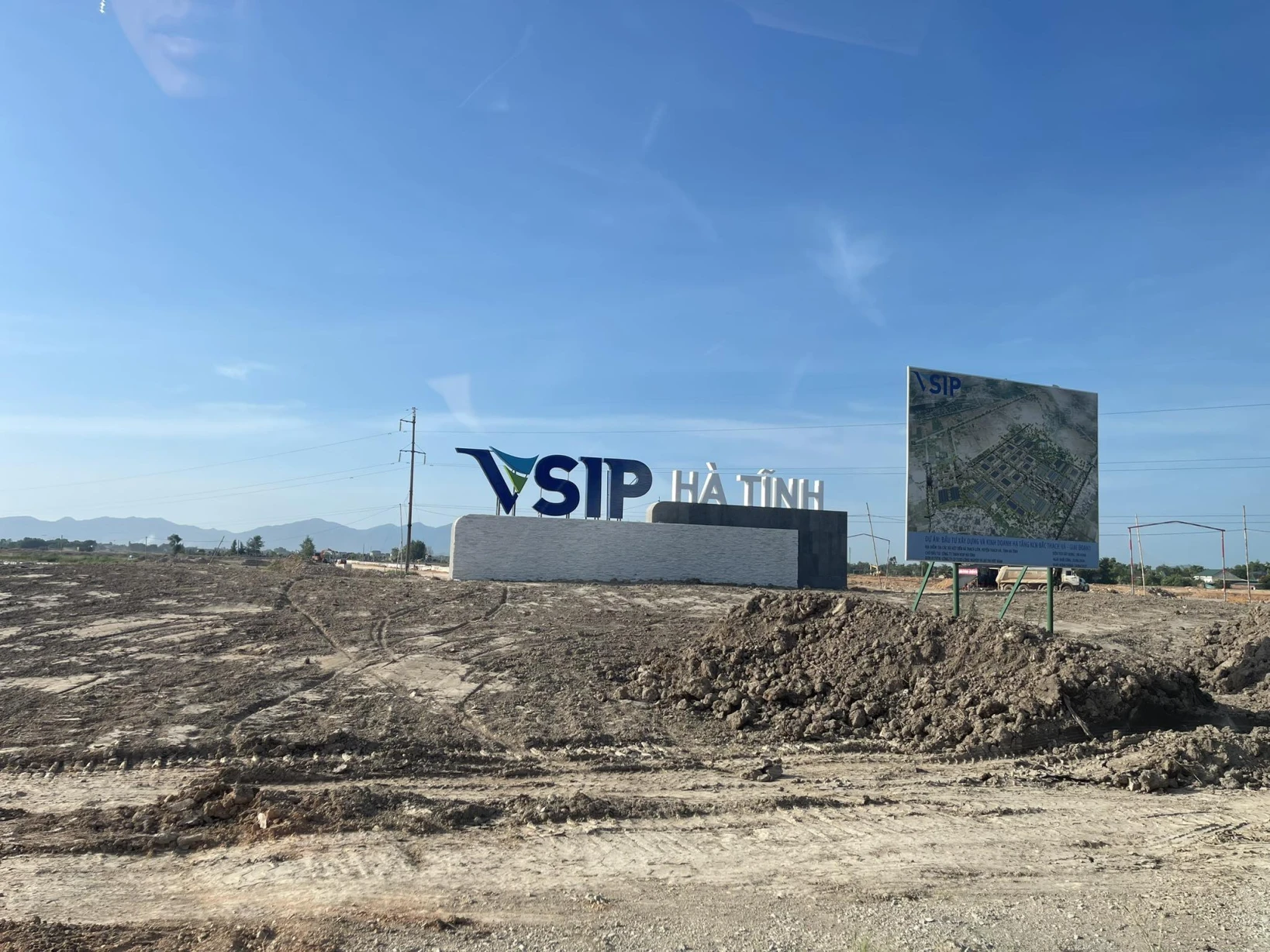 Vsip Hà Tĩnh quốc lộ 1A. Ngay sau là Vsip. Đất đẹp không có điểm chê.