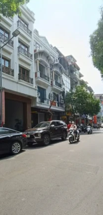 MẶT PHỐ LỚN THẠCH BÀN - XE HAI CHIỀU - VỈA HÈ RỘNG - VỊ TRÍ Đ.ẮC Đ.ỊA - H.IẾM - 45 M2