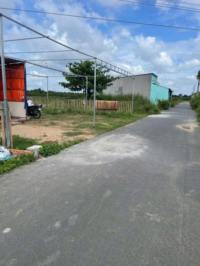 BÁN NỀN PHƯỜNG TÂN NGÃI TP. VĨNH LONG. CÁCH VÒNG XOAY VÕ VĂN KIỆT 1,5km