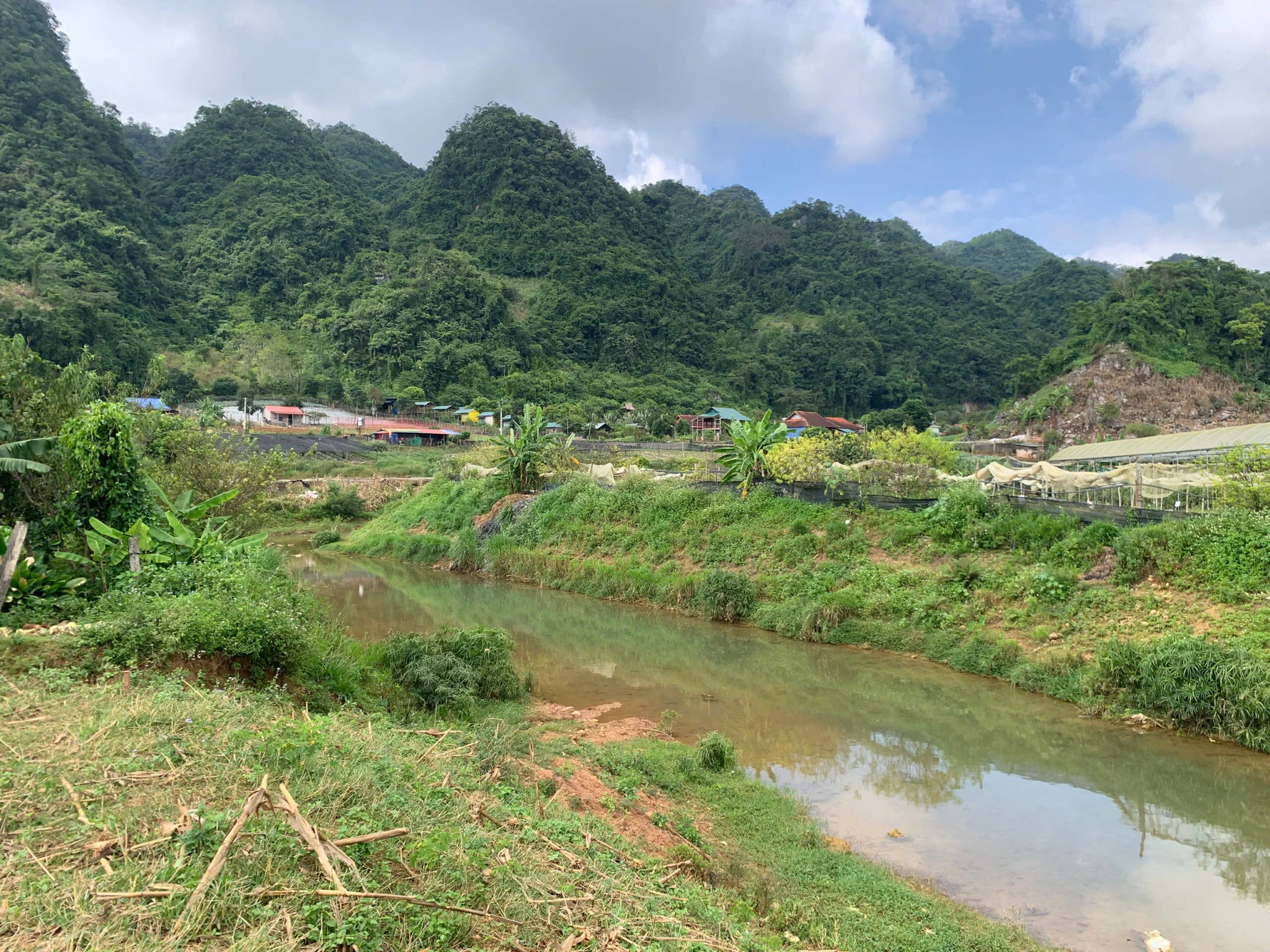 🔥BÁN ĐẤT MỘC CHÂU - 4400M - 400M THỔ CƯ - BÁM SUỐI - NGAY RỪNG THÔNG BẢN ÁNG