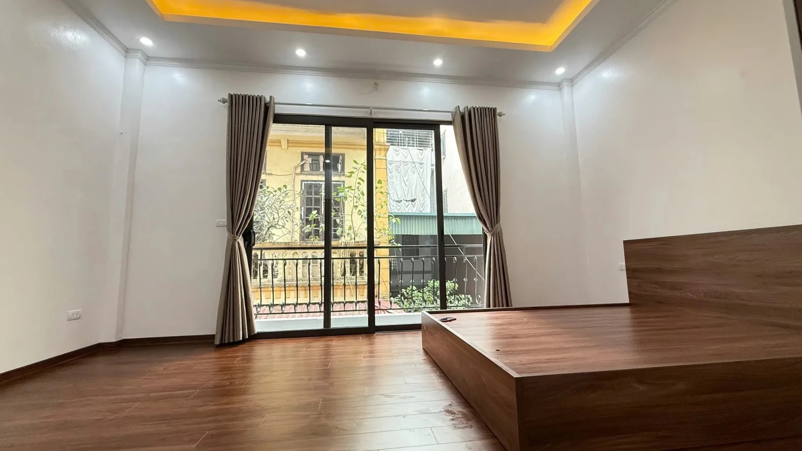 BÁN NHÀ NGÕ 401 CỔ NHUẾ - Ô TÔ ĐỖ CỬA - TẶNG FULL NỘI THẤT - 30M RA PHỐ