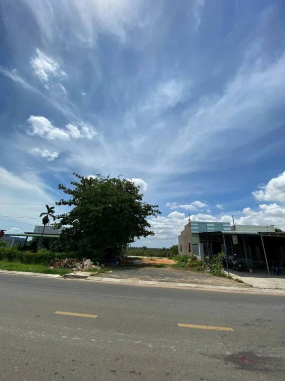 Bán Lô Đất Năm ngay Mặt tiền Ql28