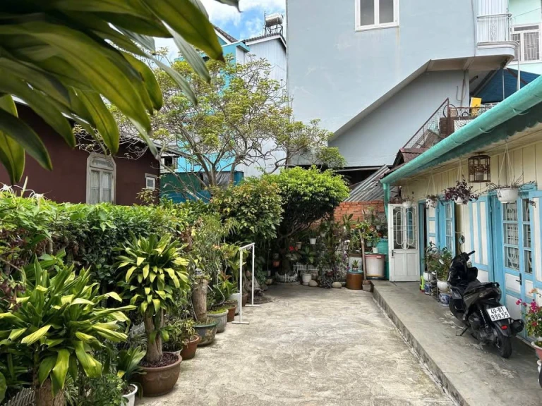 GIẢM NGAY 1 TỶ... CẦN BÁN CĂN NHÀ GỖ XINH XẮN