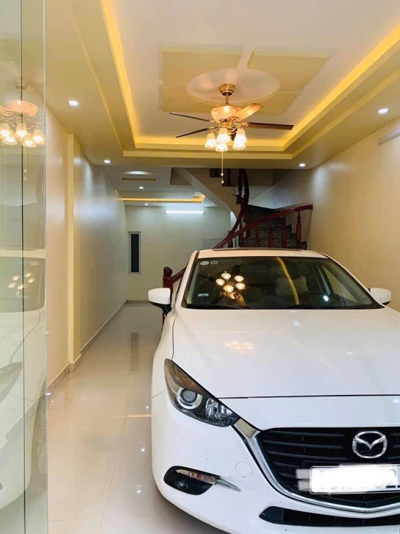 Siêu đỉnh – Ngõ nông – ô tô vào nhà – Thang máy -, Thạch Bàn – 40 m2 – 8,1 tỷ.