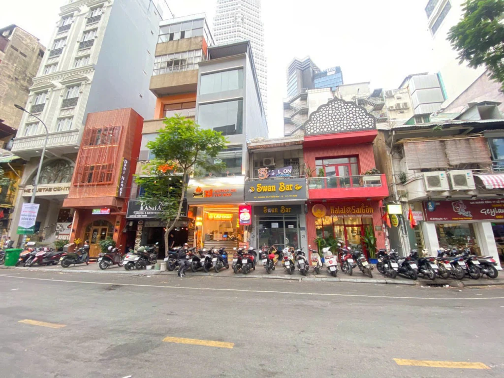 Mặt Tiền Đông Du, P.Bến Nghé, Q.1: DT 4.2x23m, Giá 182 tỷ - Vị Trí Đắc Địa, Tiềm Năng Đầu Tư Lớn! LH: 0911160692 (Ngô Tú) Mặt Tiền Đông Du, P.Bến Nghé, Q.1: DT 4.2x23m, Giá 182 tỷ - Vị Trí Đắc Địa, Tiềm Năng Đầu Tư Lớn! LH: 0911160692 (Ngô Tú)