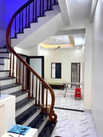 •Bán nhà 3 tầng. Đường Quang Trung - Hàng Tiện. Mặt ngõ rộng đều gần 3m. Ngõ nông rộng thoáng. Sân cổng riêng