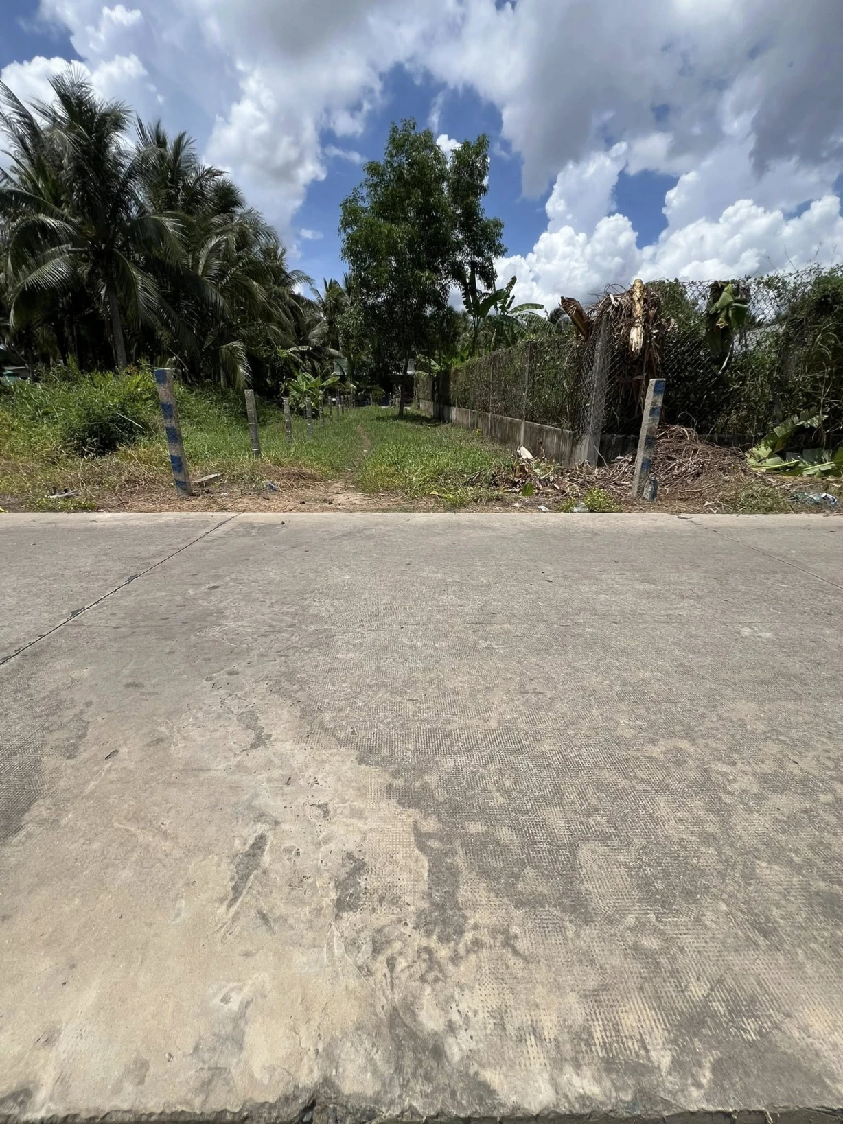 Cần bán 1 nền đường Hòa Thới bê tông 3,5m