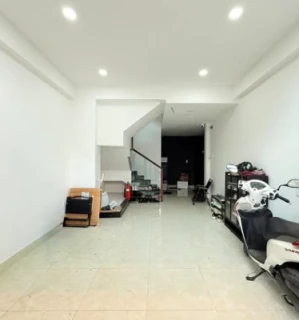 MỚI XÂY ĐƯỢC 2 NĂM, NAY ĐI ĐỊNH CƯ CẦN BÁN - NHÀ MẶT TIỀN THỤT XE HƠI NGỦ TRONG NHÀ - NGAY PHỐ ẨM THỰC BÙI ĐÌNH TUÝ, BÌNH THẠNH - GẦN CHỢ BÀ CHIỂU