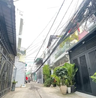 CẦN BÁN GẤP NHÀ 3 TẦNG - GẦN CHỢ PHÚ THUẬN - HUỲNH TẤN PHÁT - Q7 .