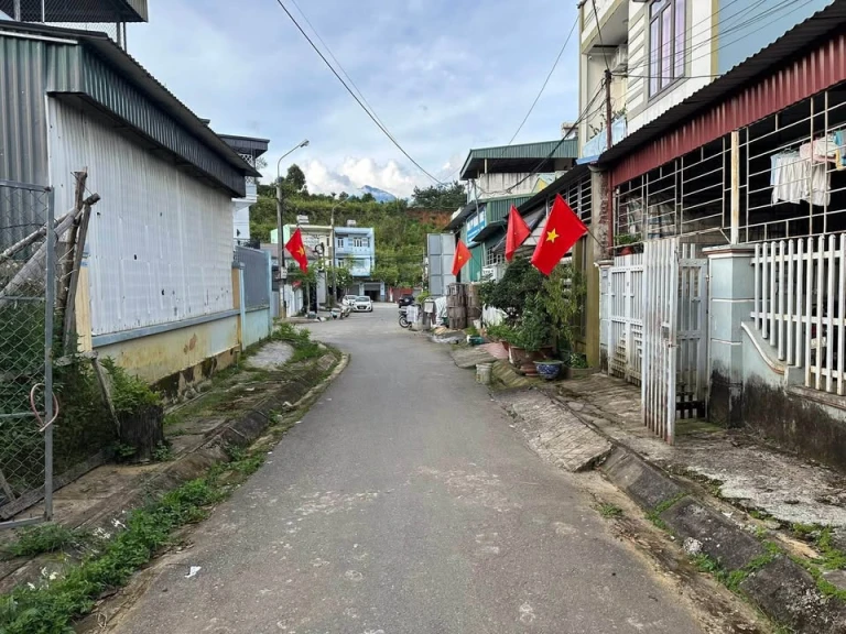 BÁN ĐẤT TẶNG KHO MẶT ĐƯỜNG ĐÀO DUY ANH NGAY SAU KHO LƯNG KHO BẠC TỈNH LAI CHÂU