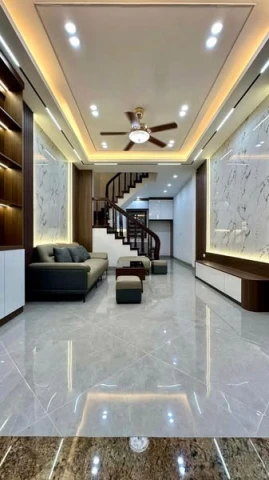 • Xây 4 tầng kiên cố, thiết kế hiện đại
