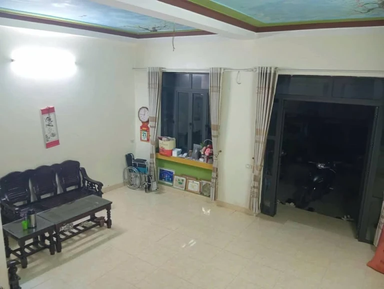 Bán nhà 2 tầng ngay đối diện nhà nghỉ Hoàng Quân - chợ Đoàn kết