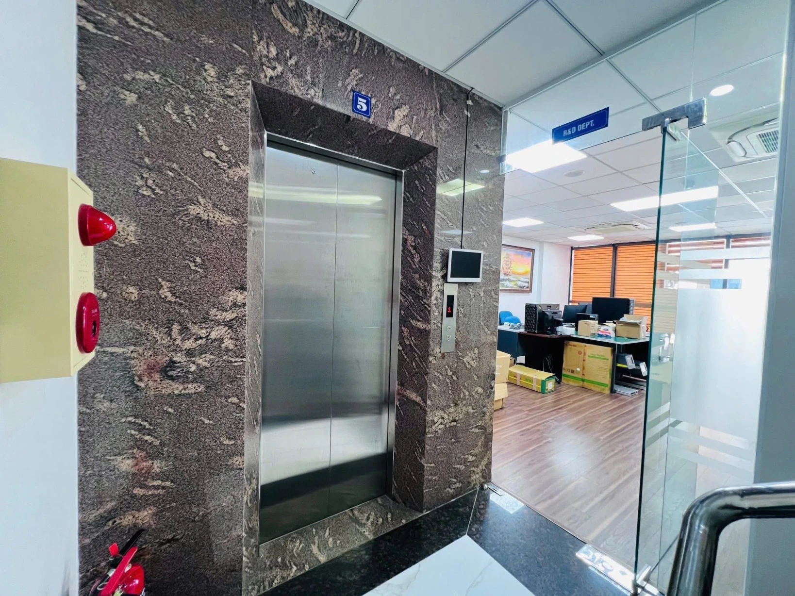 Cần bán nhà tuyệt đẹp phố Dương Khuê, Mai Dịch, Cầu Giấy 70m2 MT 5m, vỉa hè ô tô tránh KD, 23.8 tỷ Cần bán nhà tuyệt đẹp phố Dương Khuê, Mai Dịch, Cầu Giấy 70m2 MT 5m, vỉa hè ô tô tránh KD, 23.8 tỷ