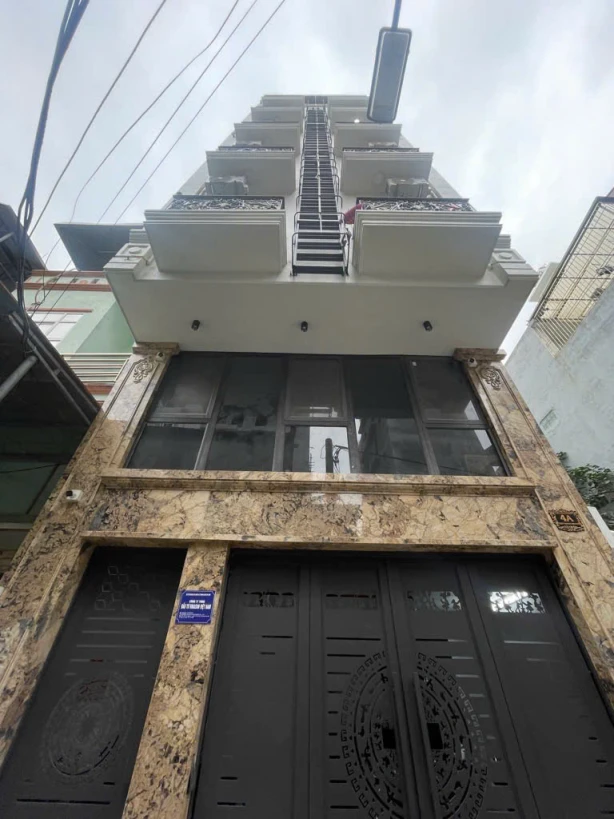 Bán tòa căn hộ dịch vụ phố Tôn Thất Tùng, gần ĐH Y, Đống Đa DT 90m, 8 tầng × MT8.8m, 110tr/ tháng